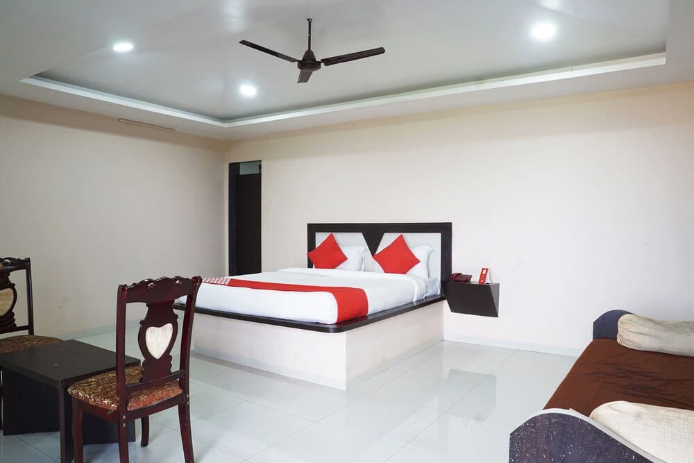 OYO 11898 Hotel Vhyomaan