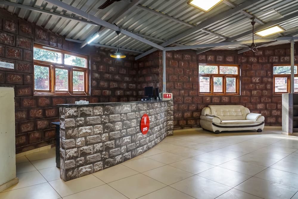 OYO 11898 Hotel Vhyomaan