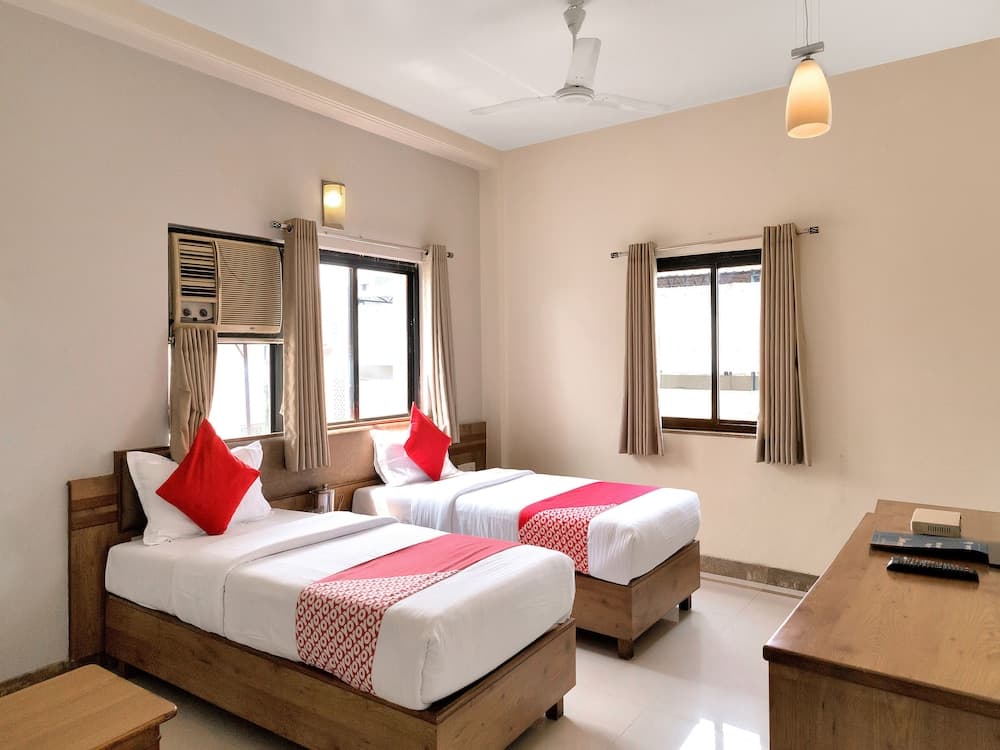 OYO 12020 Hotel Ratna Regency