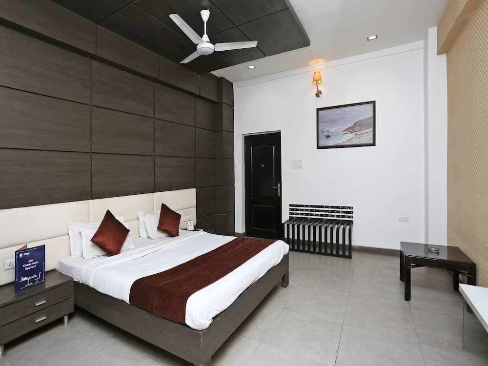 OYO 11939 Hotel Queens Club of India