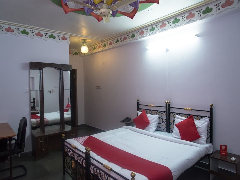 OYO 12250 Home Kesar Vilas near Trident Udaivilas