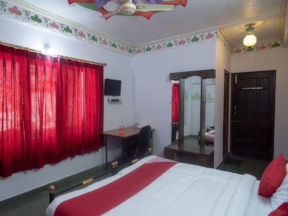 OYO 12250 Home Kesar Vilas near Trident Udaivilas