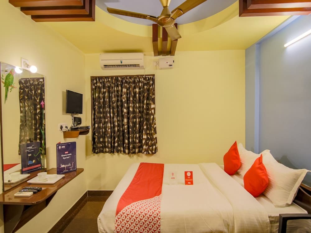 OYO 10711 Hotel NSNR Residency