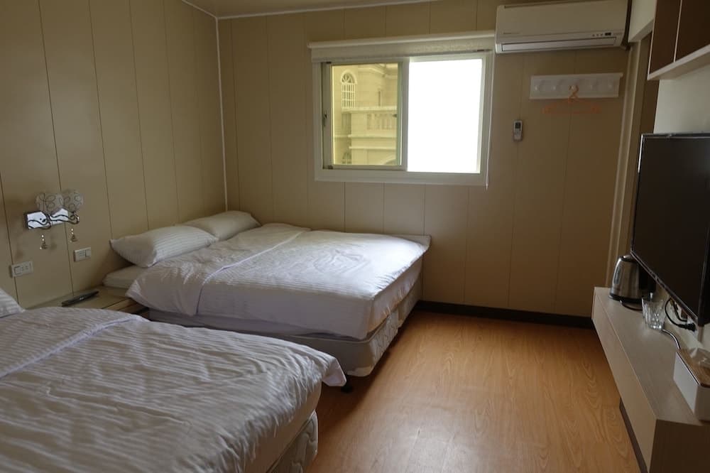 Red Tomato Modern Branch