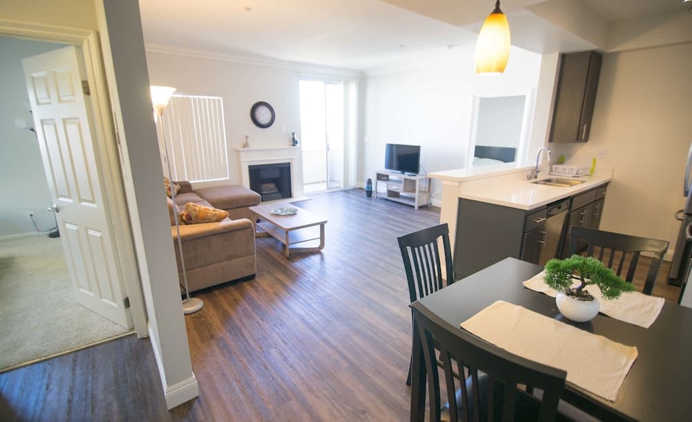 Prime Location Westwood Apartment 409w