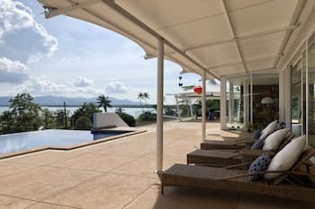 The Bay at Cape Yamu by Jiratha