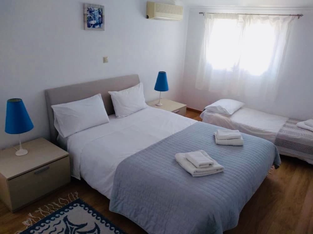 Villa Ampelaki (30 meters to the beach)