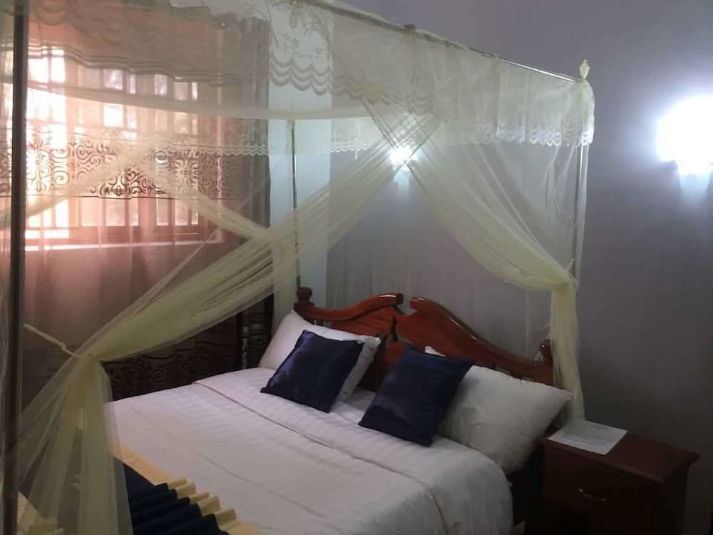 Bunyonyi Heights Inn