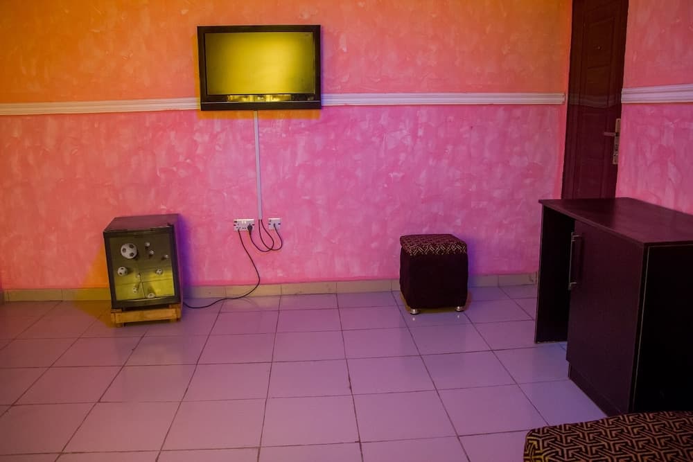 Masbat De-kings Hotel