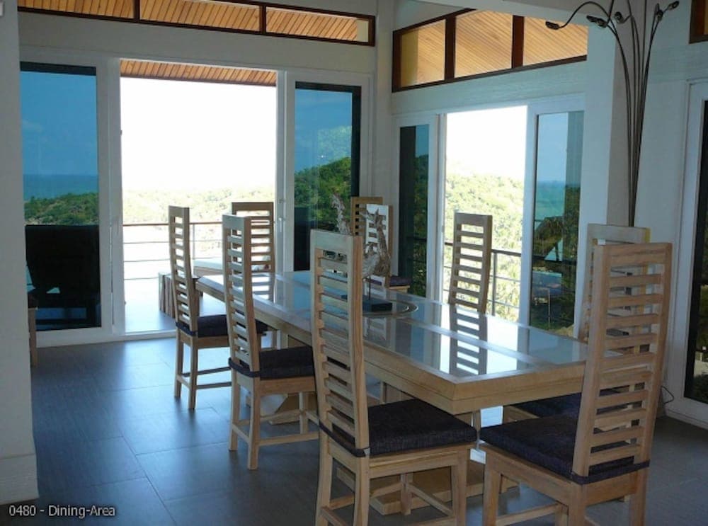 5 Bedroom Seaview Villa Tongson Bay