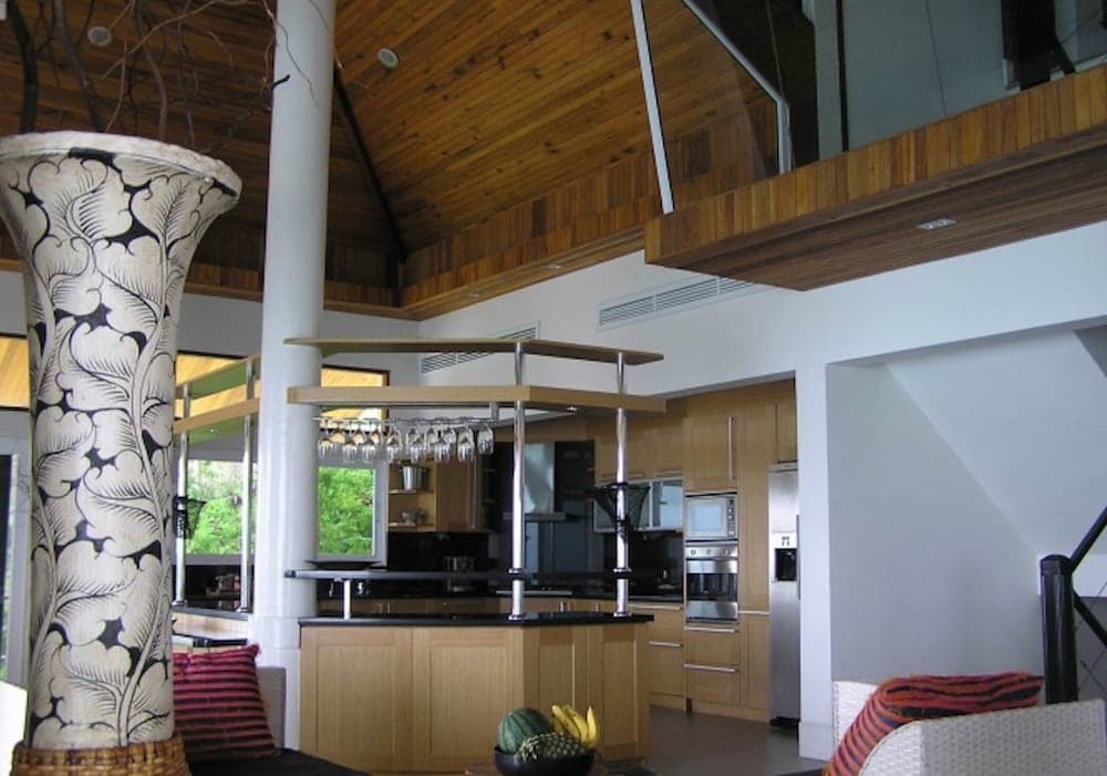 5 Bedroom Seaview Villa Tongson Bay