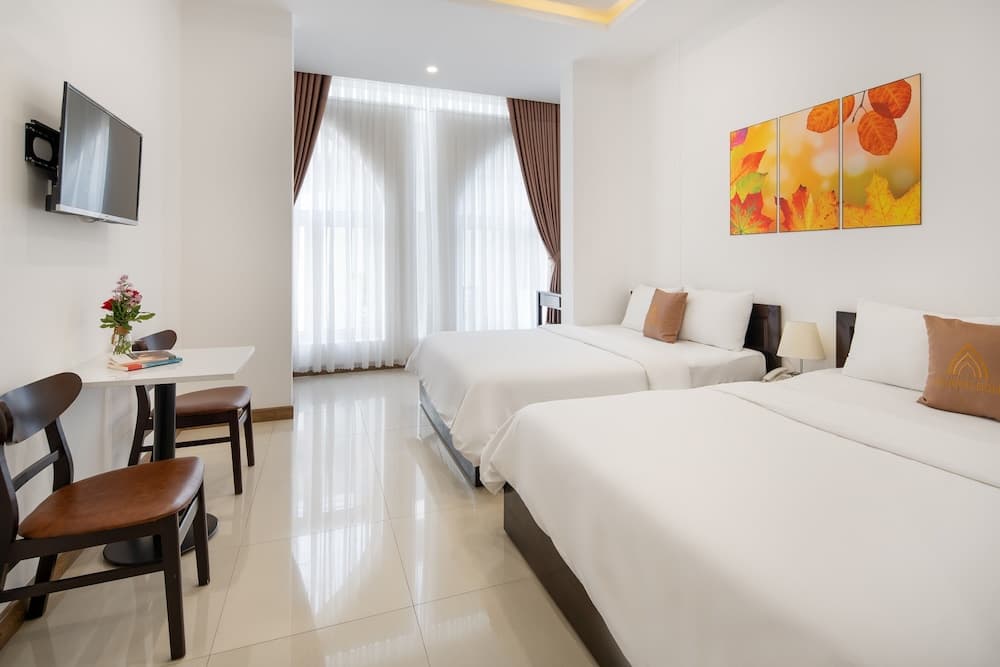 Phuong Dong Hotel & Apartment