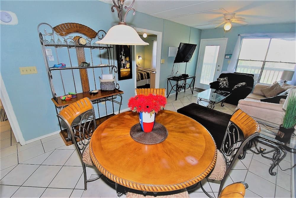 Parklane Unit #311 2 Bedroom Condo by Redawning