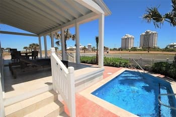 Coastal - Private Home Close To Beach & Bay 2 Bedroom Home by Redawning
