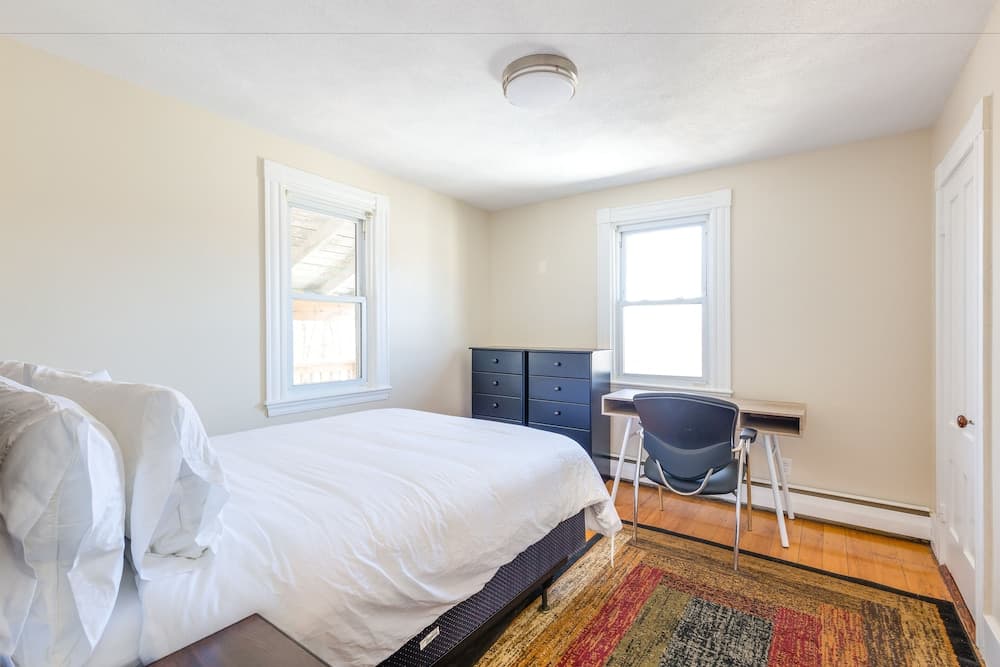 Chestnut Hill Apts by Starlight Suites