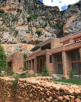 Laze Fountain Eco Hotel