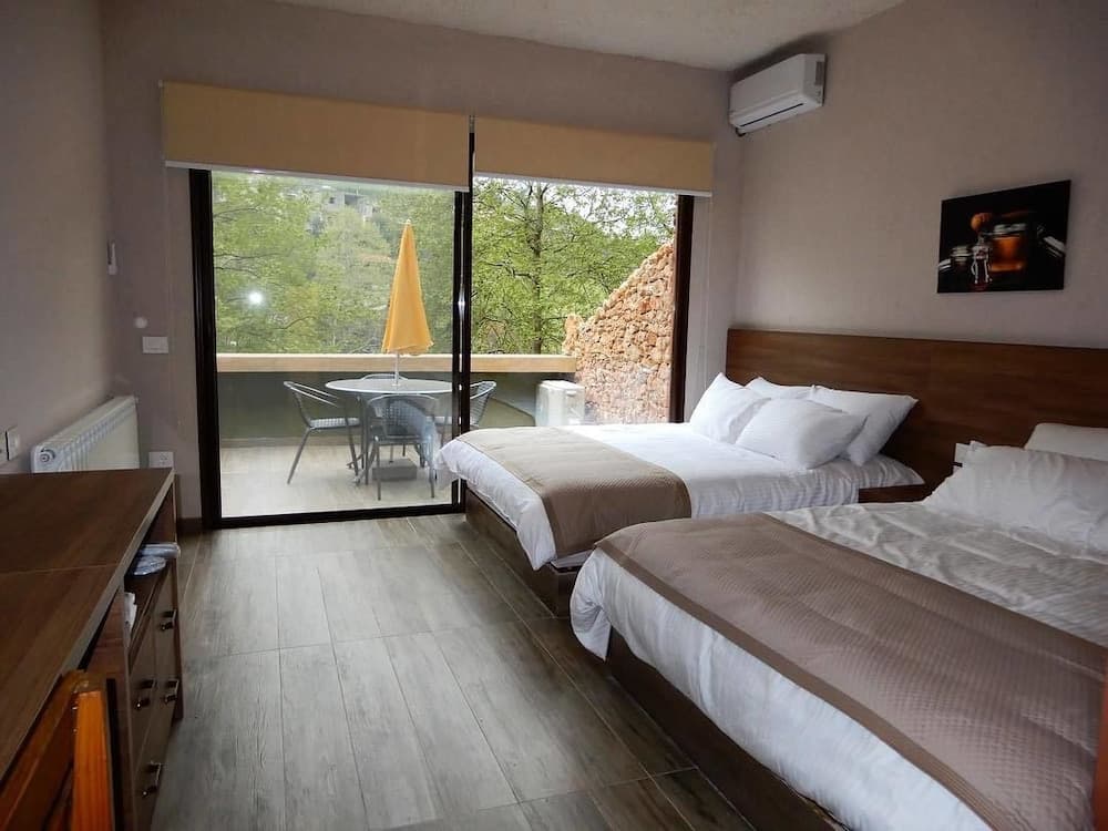 Laze Fountain Eco Hotel