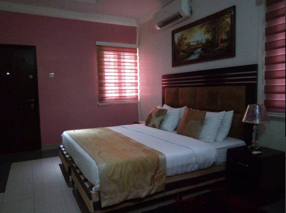 Crown Apartments Extended Stay Suites