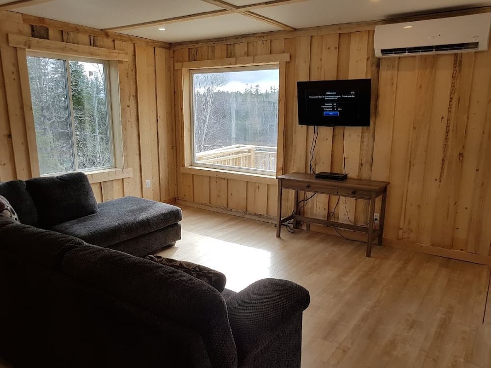 Striper Fishing & Hunting Lodge