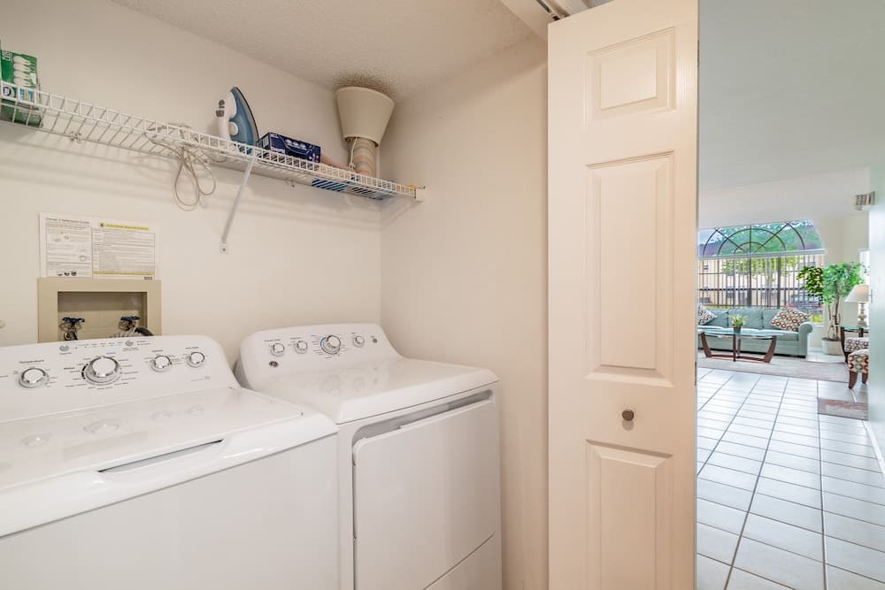 Near Theme Parks! Beautiful 3 BR Home, LOW Rates, Pool, New!