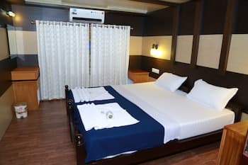 Tharangini Houseboats