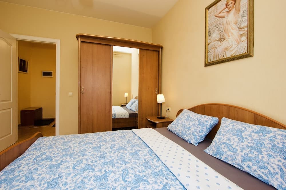 LUXKV Apartment on Smolenskaya