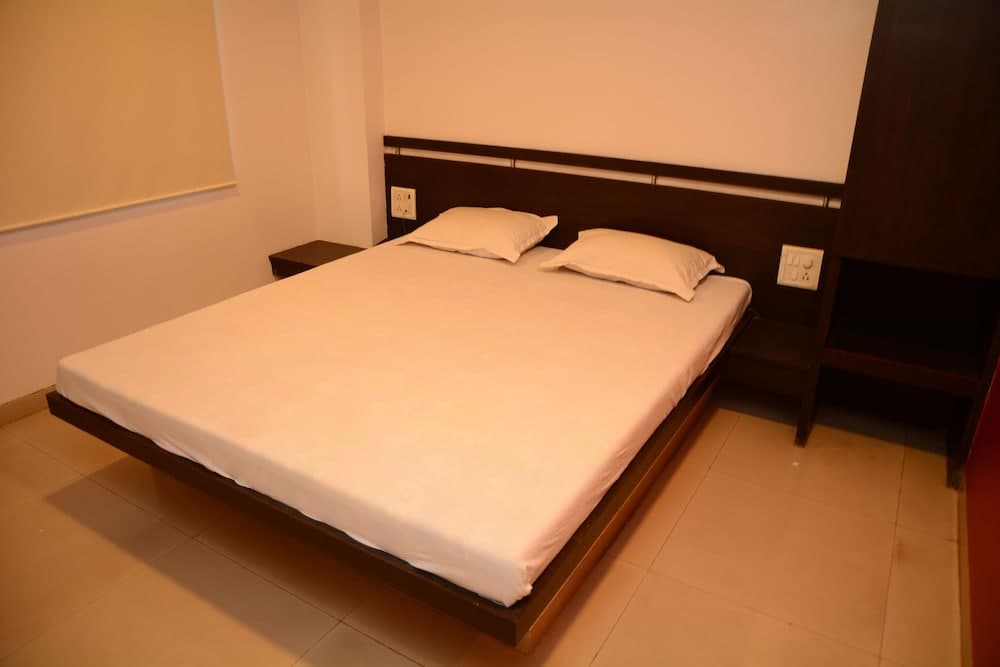 Hotel Palms Residency