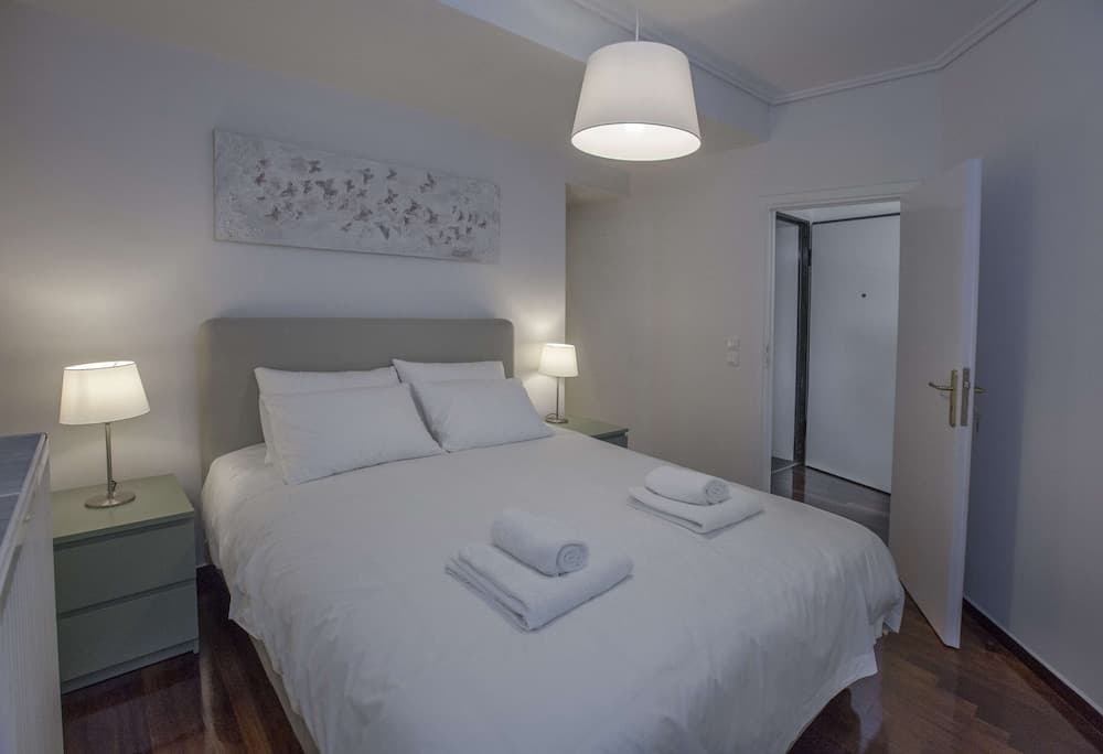 Elegant Residence with Panoramic view to Acropolis by GHH