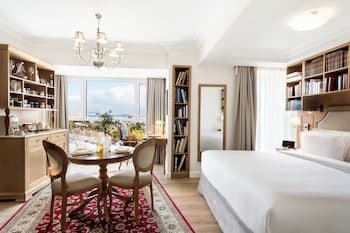 Legacy Gastro Suites