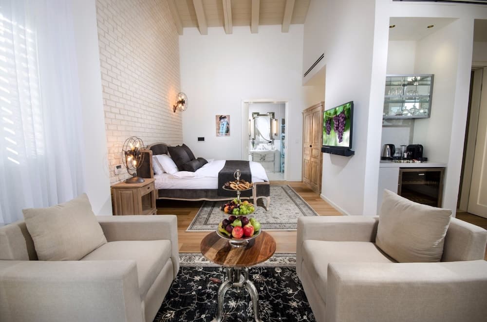 Chateau Glili - Adults Only