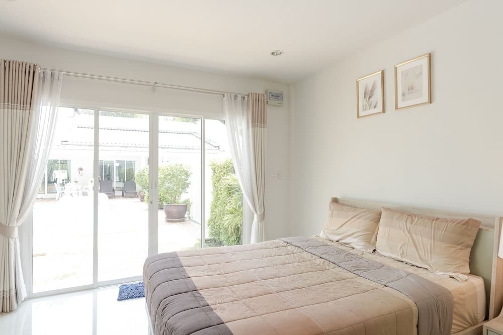 BaanPromphun Pool Villa by BV