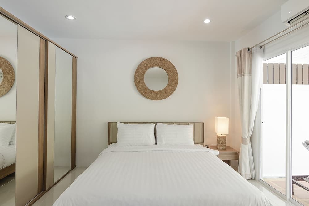 BaanPromphun Pool Villa by BV