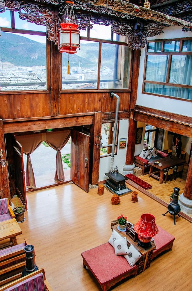 Shangri-La E-Outfitting Boutique Hotel