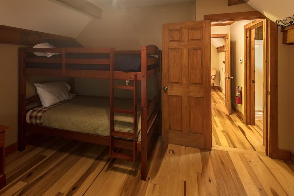 Hidden Creek Cabin Apartment