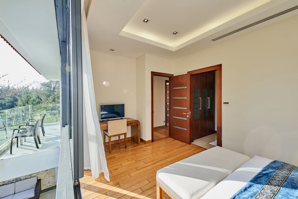 Vacation Homes Pool Villa