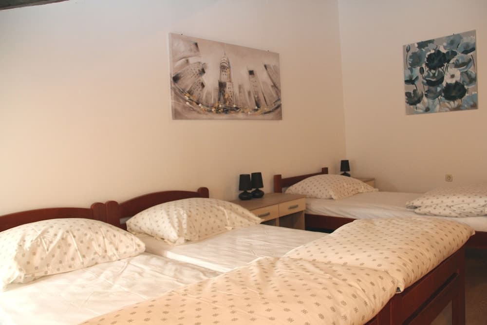 Old Theatre Rooms and Apartments