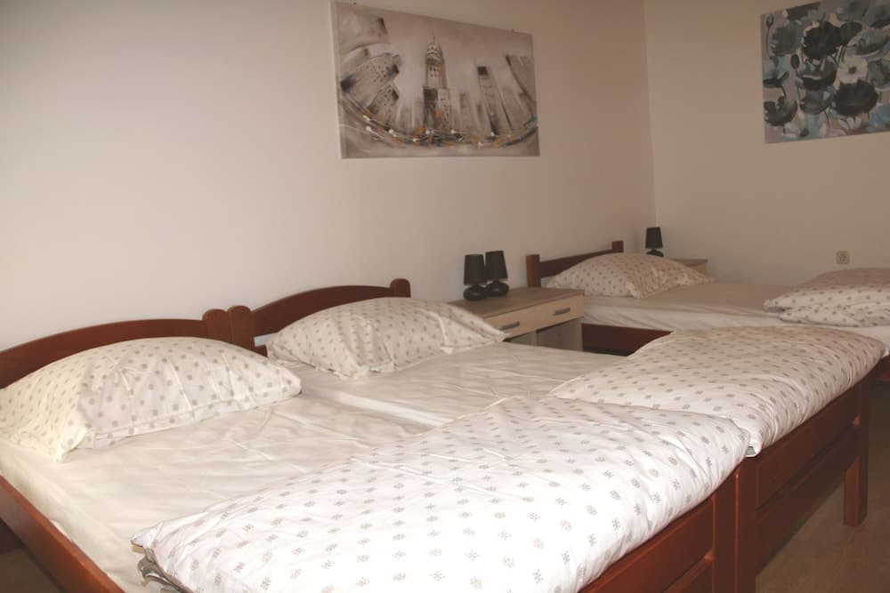 Old Theatre Rooms and Apartments