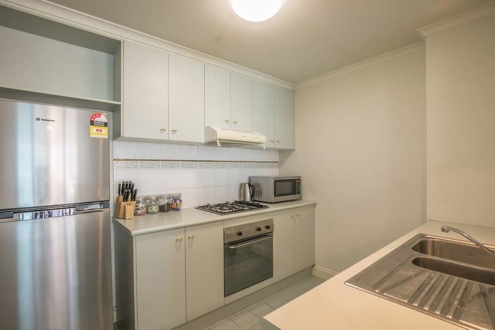 3 Bedrooms 2 Car Parks Carlton Garden Opposite