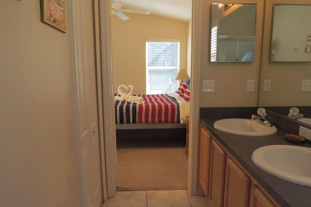 Kissimmee Area Deluxe Homes by Sunny OVH