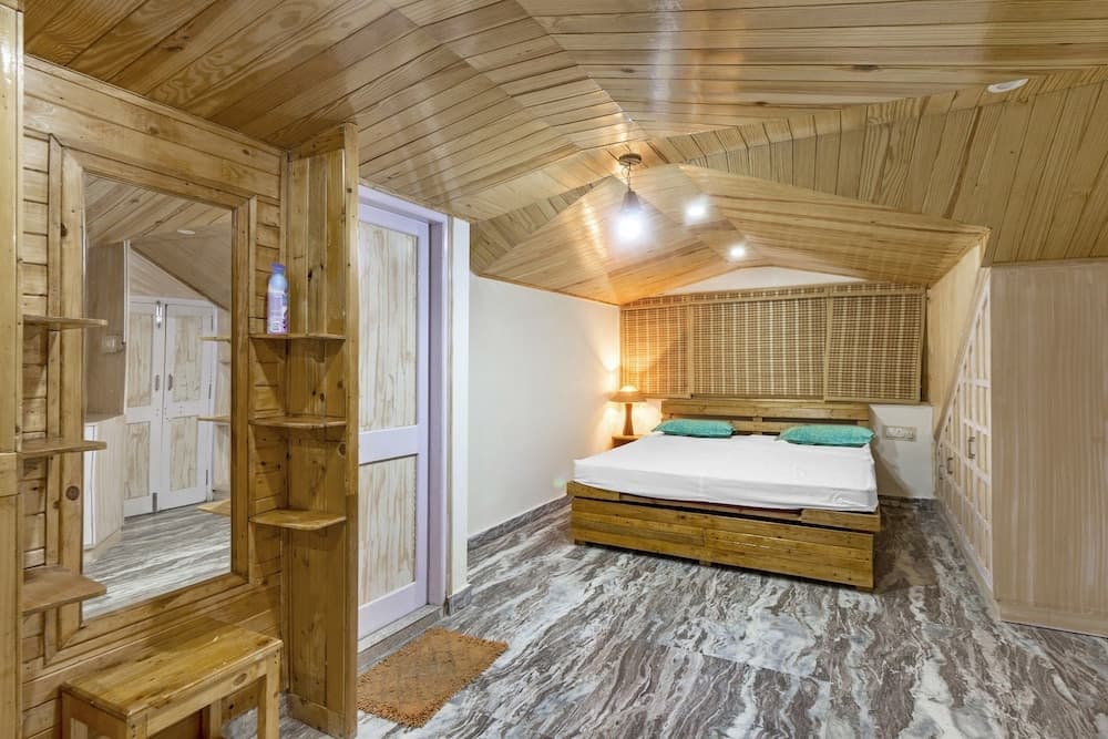 GuestHouser 1 BR Bed & Breakfast 83ac