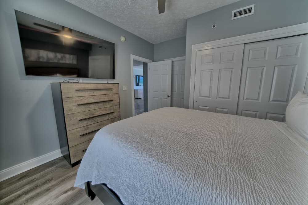 Gorgeous Condo with Breathtaking Ocean View - Unit 0803 by RedAwning