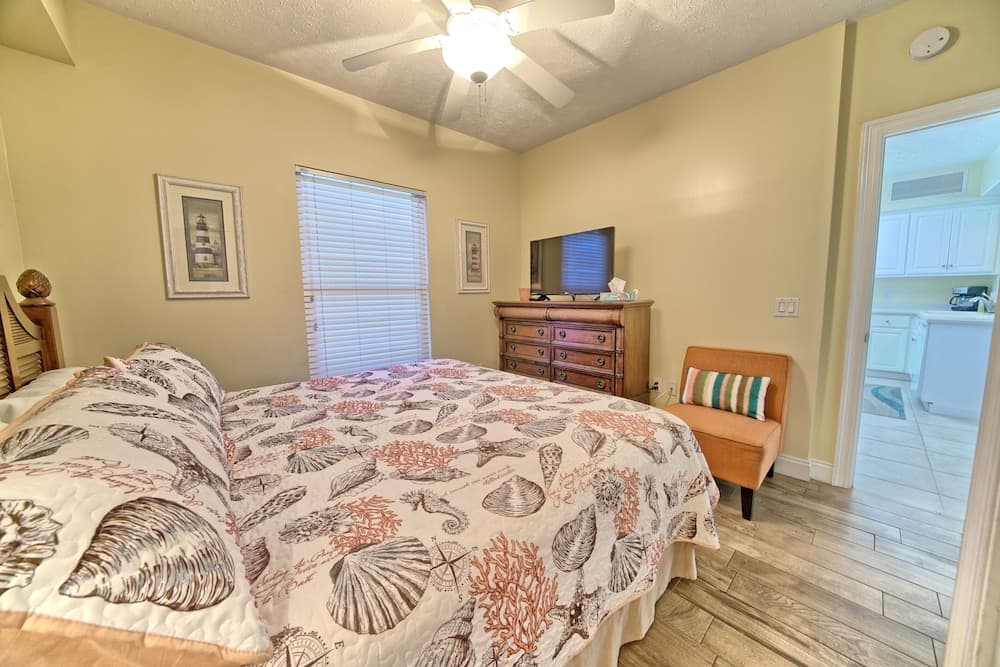 Roomy Condo with Pool and Beach Access - Unit 0502 by RedAwning