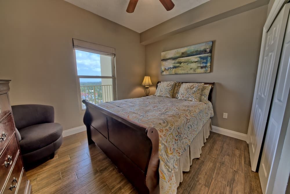 Pleasant Oceanfront Condo with Large Balcony and Beach Access - Unit 1605 by RedAwning