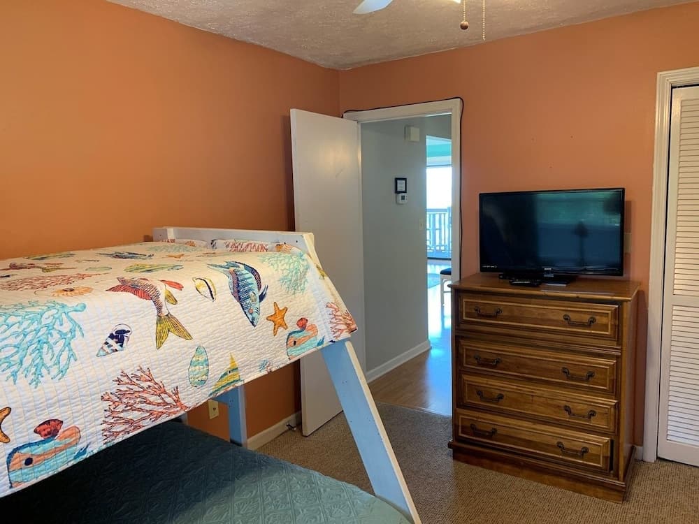 Pelican Pass 302a 2 Bedroom Condo by Redawning