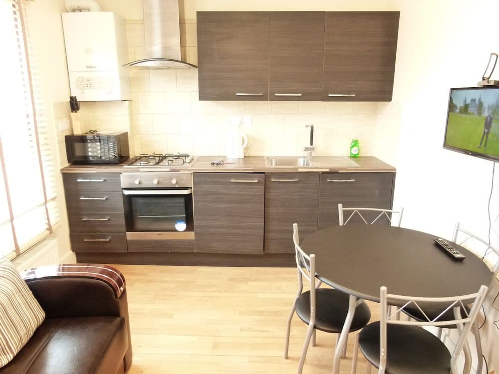 SS Property Hub - West Kensington Apartment