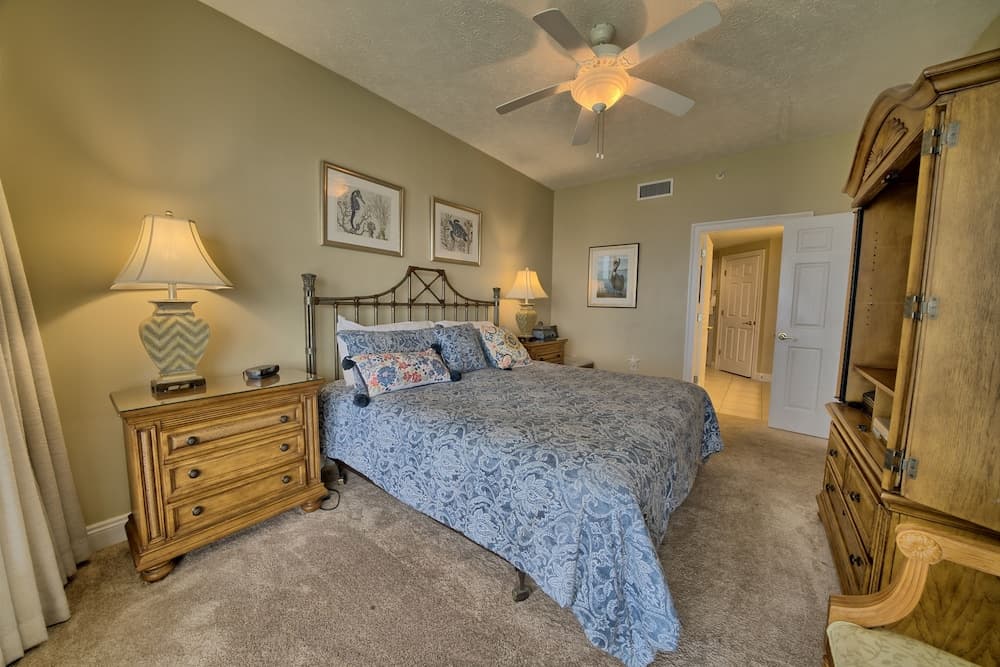 Luxurious High-Rise Condo with Direct Beach Access & Beachside Pool - Unit 2105 by RedAwning