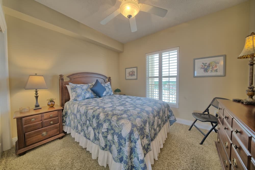 Fascinating Condo with Direct Beach Access - Unit 0703 by RedAwning