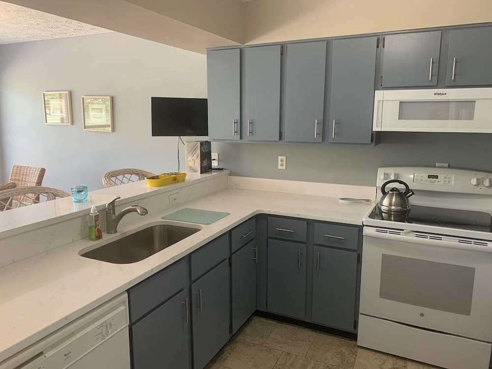 Sea Grove 2 Bedroom Condo by Redawning