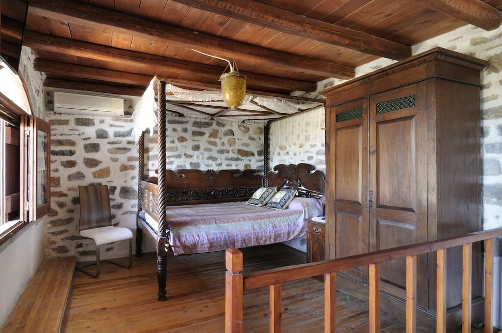 Elounda Traditional Art Suites