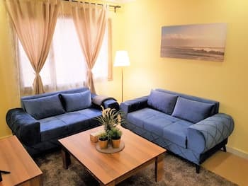 Cozy 2 Bedroom Apartment